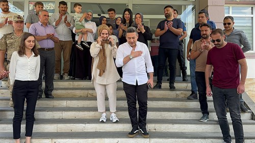 Kaymakamımız Sayın Nurhalil ÖZÇELİK, Hizanlı Vatandaşlarımızla Vedalaşarak İlçemizden Ayrıldı 